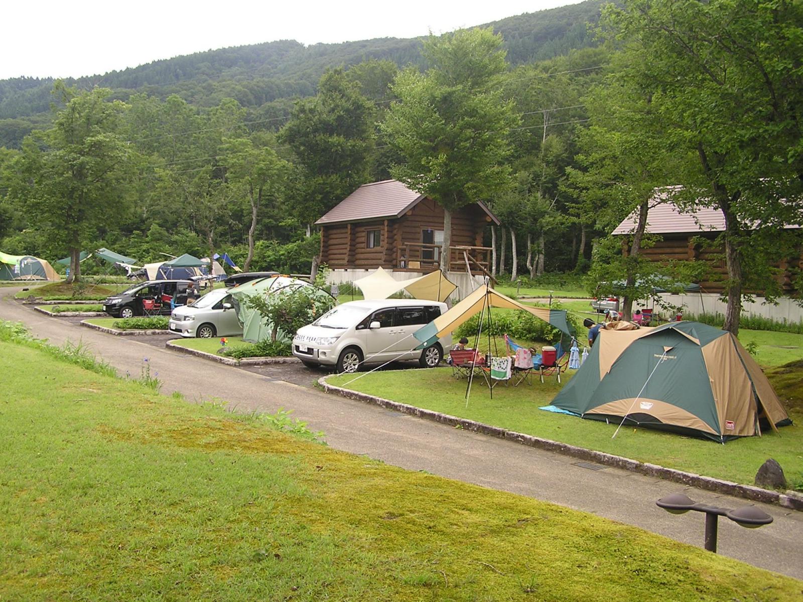 河口湖と富士山を眺めながらキャンプできる 夢見る河口湖コテージ戸沢センター