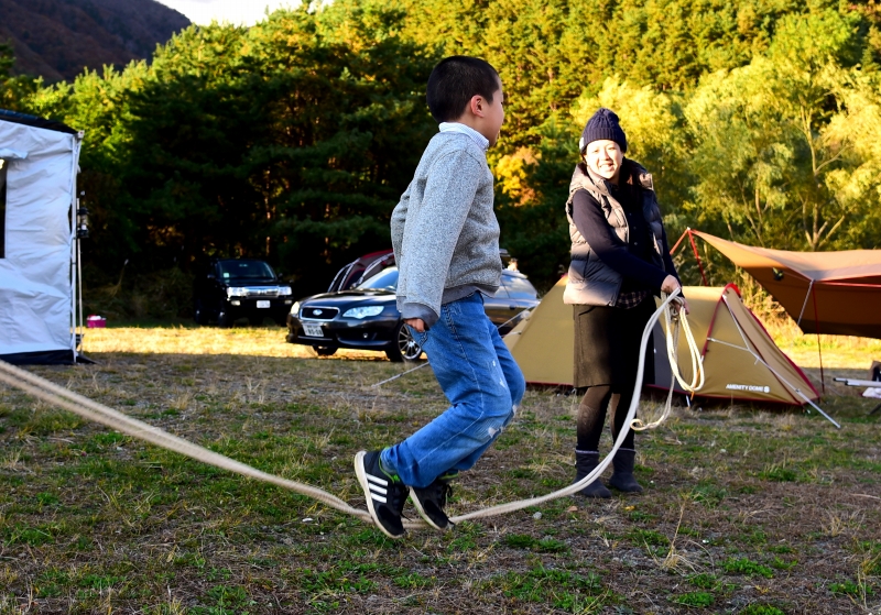 キャンプで遊ぶは教育 地味だからこそ面白い 子どもが喜ぶ3つの遊び キャンプ情報メディア Lantern ランタン