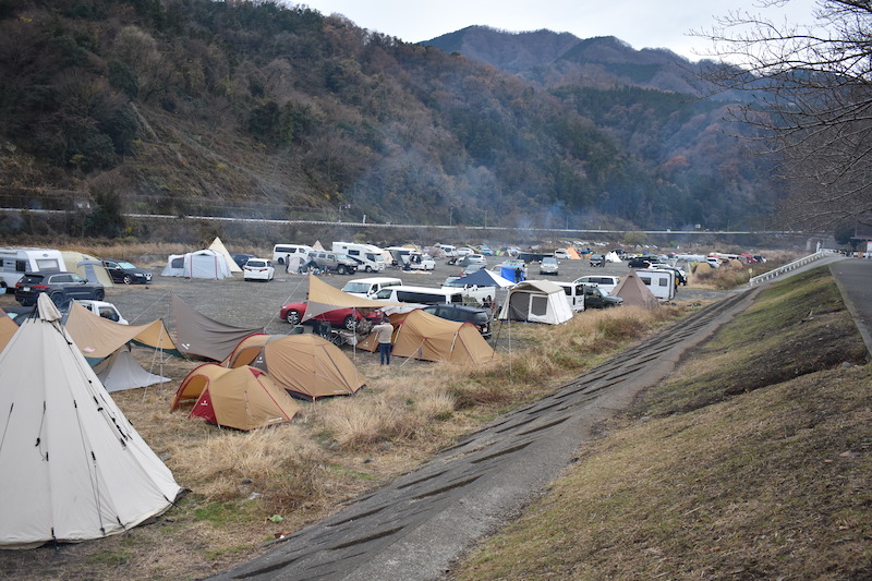 神奈川県愛川町の中津川河川敷は無料利用可 しかし閉鎖の可能性も モラルをもってキャンプ場を守ろう キャンプ情報メディア Lantern ランタン