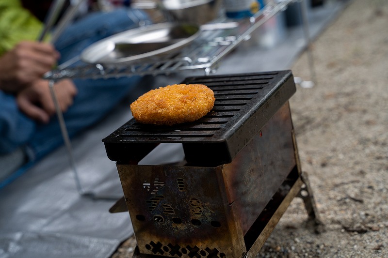 コンパクトグリルがソロキャンプの相棒