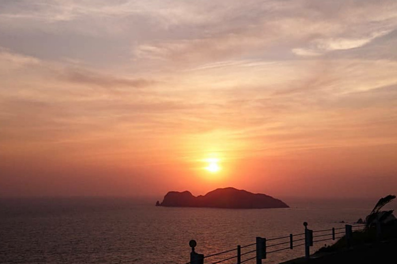 離島の大海原が広がる絶景の夕日を独り占め 白岩岬公園キャンプ場