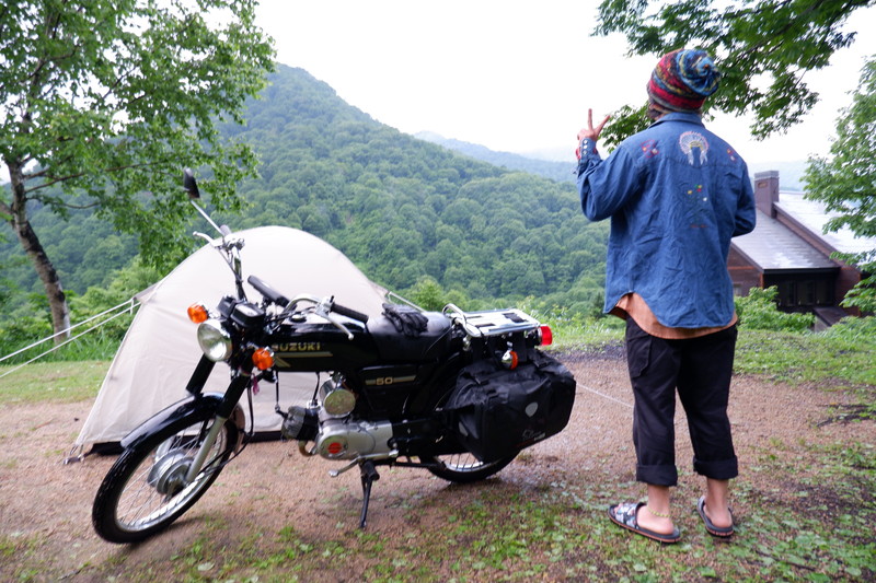 バイクでソロキャンプ。絶景を見ながら白馬の地ビールで乾杯