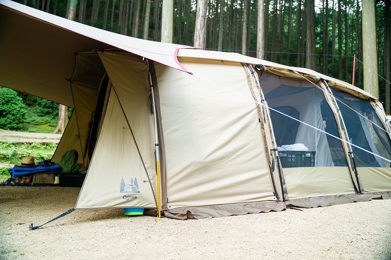 早起きして自分好みのキャンプサイトを確保！森に映えるogawaのテント | キャンプ情報メディア LANTERN – ランタン