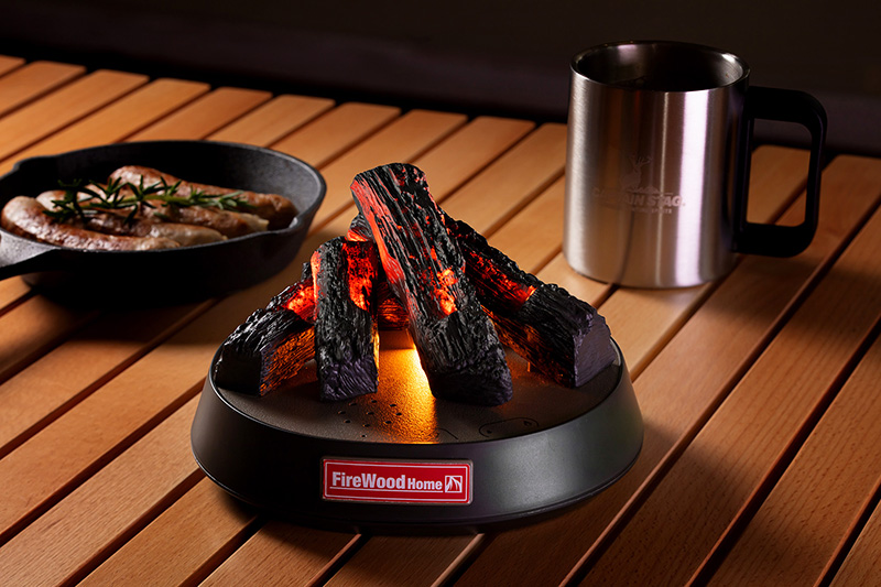 本物そっくり！焚き火の光と音を楽しめるLEDライト「FireWood Home」が今夏発売！ | キャンプ情報メディア LANTERN – ランタン