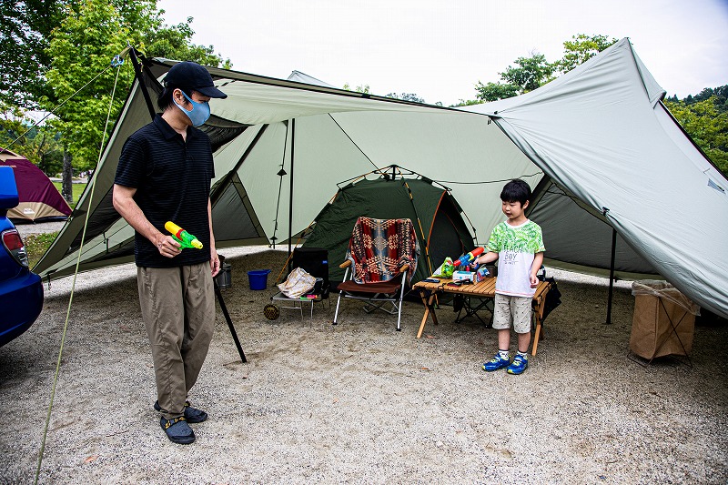 親子二人だけのサマーキャンプ アウトドアでしかできない遊びに夢中 キャンプ情報メディア Lantern ランタン
