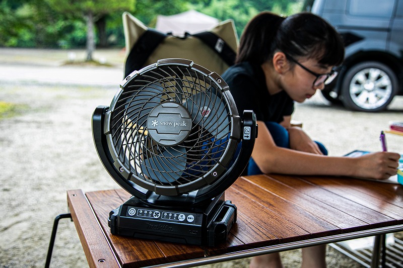 夏のキャンプスタイル（扇風機）