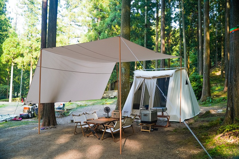 夏のキャンプスタイル（林間サイト）
