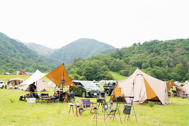 夏のキャンプスタイル（タープ）