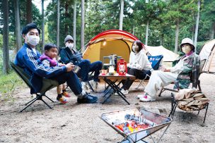 家族からの贈り物はスノーピークの焚き火台！ これからもキャンプでみんなの時間を大切に