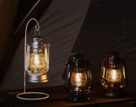 昨年ヒットしたカメヤマオイルランタンにコンパクトな「オイルランタンミニ」が登場！キャンプの夜を幻想的に灯そう