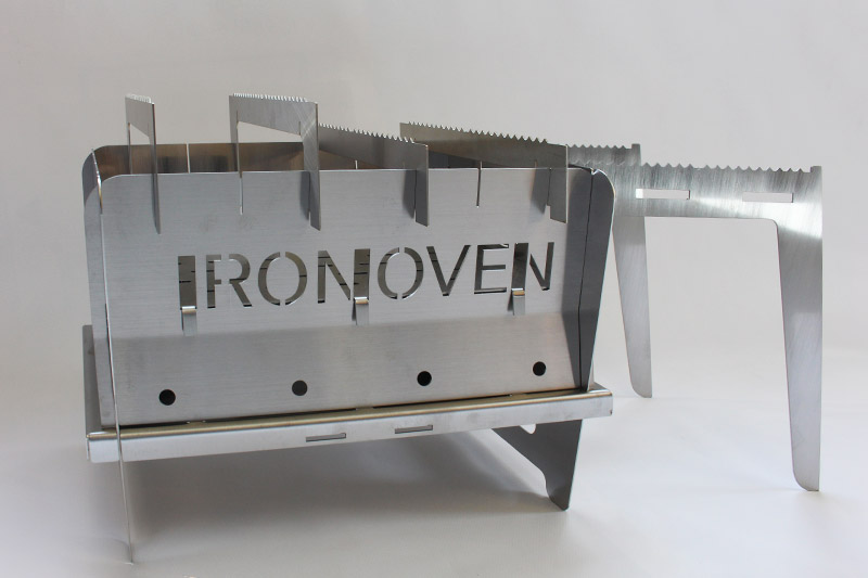 焚き火とオーブン料理が同時に！精密レーザー加工の組立式オーブン付き焚火台「iron oven」がスゴい！ | キャンプ情報メディア