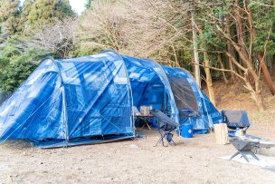 インディゴカラーのテントが印象的！青にこだわるキャンプサイト