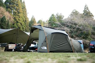 ザ・ノース・フェイスのテントと自作ギアでキャンプサイトを秘密基地に！