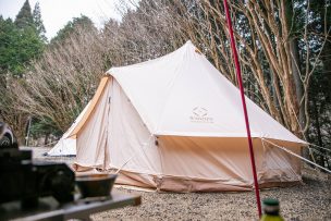 今日の基地は大きなテント！自慢のギアを持ち寄って楽しむグループキャンプ