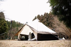 家のようにくつろいで過ごす。お酒と食べ物とギアがあればそれが最高のキャンプ