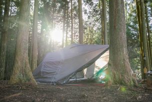 キャンプのお供はウイスキーに決まり！スキットルで飲めば味わいは格別