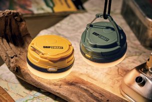 キャンパー必見！BE-PAL 2026年3月号の特別付録はGRIP SWANYコラボの「7機能LEDランタン」